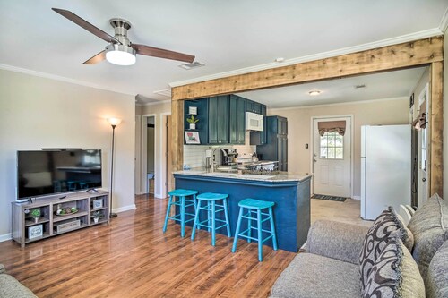 'rustic Fleur De Lis' Charming New Iberia Gem