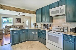 Casa (2 Bedrooms) | Cocina privada | Microondas, horno, placa de cocina y utensilios de cocina