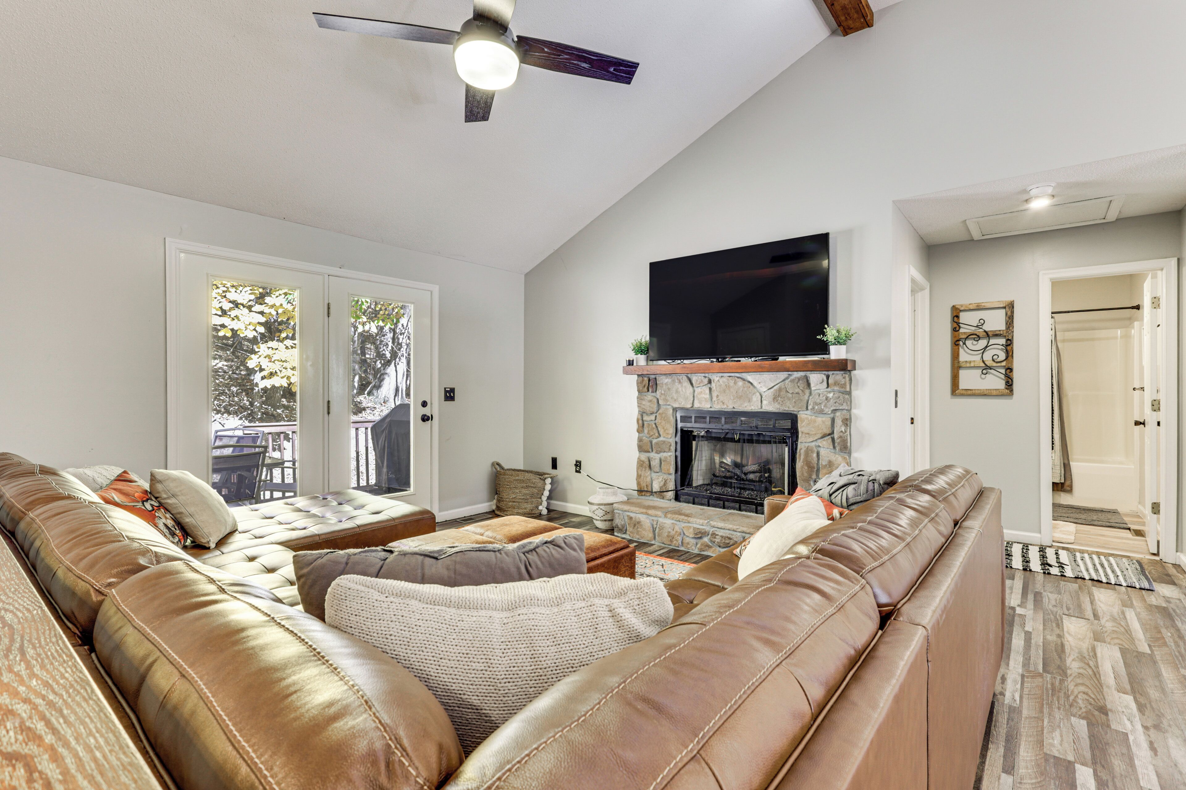 House (6 Bedrooms) | Interior