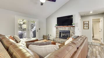 House (6 Bedrooms) | Interior