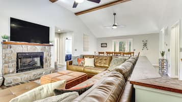 House (6 Bedrooms) | Interior
