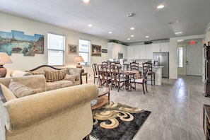 TV - Spacious Surprise Home Near Sports Stadiums! (Surprise)