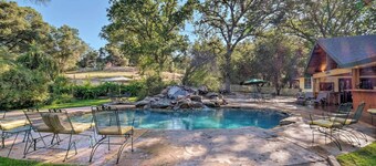 Lavish Sonora Suite on 10 Acres w/ Shared Pool!