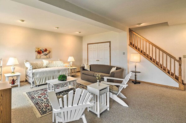 Interior - Lakefront Broadalbin Getaway w/ Deck + Kayaks (Broadalbin)