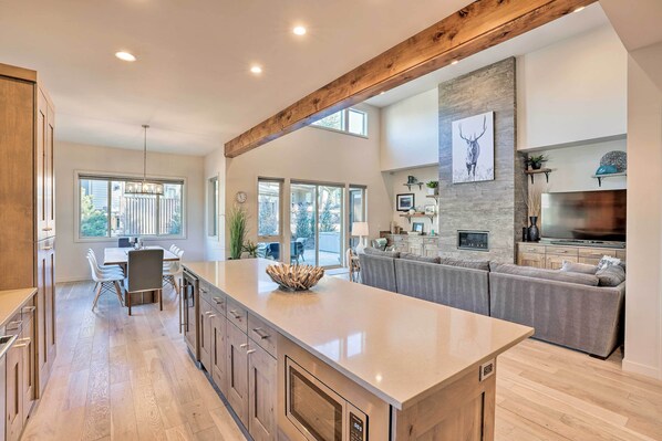 Apartment (4 Bedrooms) | Front of property