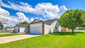 Exterior - Idaho Falls Townhome ~ 5 Mi to Tauthaus Park! (Idaho Falls)