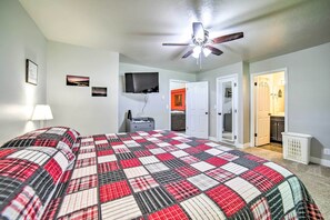 Apartment (4 Bedrooms) | 4 bedrooms, iron/ironing board, bed sheets