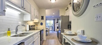 Modern Townhome w/ Deck & Golf Course Views!
