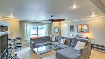 House (5 Bedrooms) | Interior