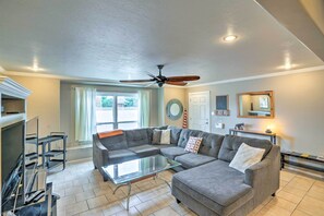 Interior - 1 Mi to Old Town Scottsdale: Home w/ Putting Green (Scottsdale)