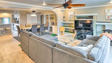 House (5 Bedrooms) | Interior