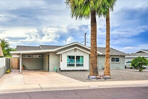 Front of property - 1 Mi to Old Town Scottsdale: Home w/ Putting Green (Scottsdale)