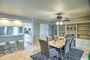 House (5 Bedrooms) | Interior