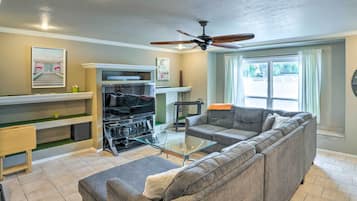 House (5 Bedrooms) | Interior