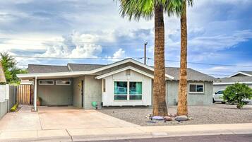 House (5 Bedrooms) | Front of property