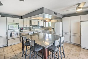 Microwave, oven, stovetop, dishwasher - House w/ Covered Patio > 1 Mi to Lake Havasu! (Lake Havasu City)