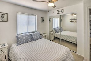 3 bedrooms, iron/ironing board, bed sheets - House w/ Covered Patio > 1 Mi to Lake Havasu! (Lake Havasu City)