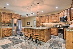 Microondas, horno, placa de cocina, lavavajillas