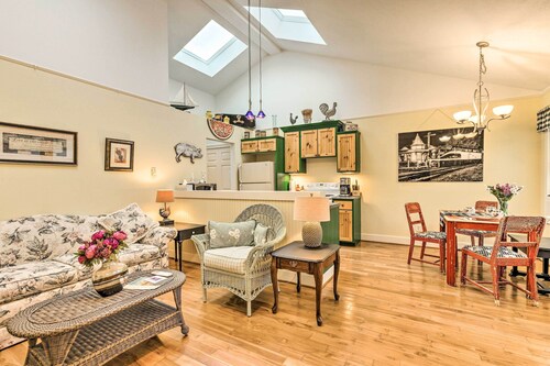 18 Mi to Crystal Mtn: Couple's Haven Near Lake