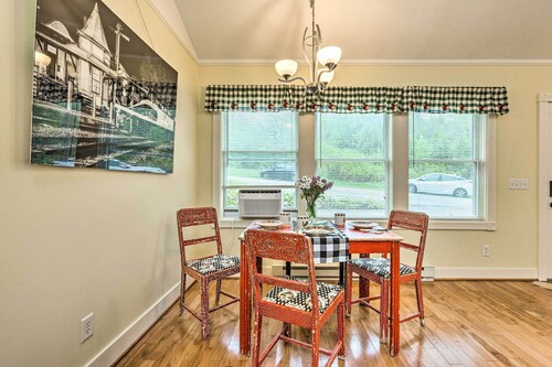 18 Mi to Crystal Mtn: Couple's Haven Near Lake