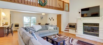 Furnished Deck & Game Room: Cabin in Tobyhanna