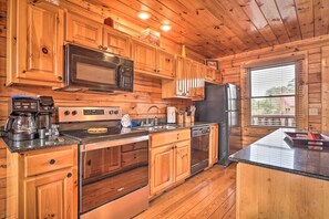 House (4 Bedrooms) | Private kitchen - Mountain Pool Lodge Sevierville Cabin w/ Hot Tub (Sevierville)