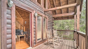 Terrace/patio - Mountain Pool Lodge Sevierville Cabin w/ Hot Tub (Sevierville)