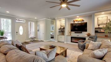 House (3 Bedrooms) | Interior