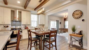House (3 Bedrooms) | Interior