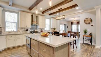 House (3 Bedrooms) | Interior