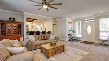 House (3 Bedrooms) | Interior