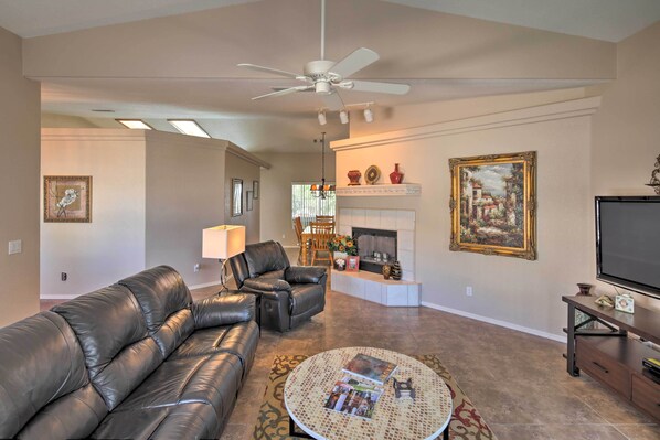 Interior - 4 Mi to Lake Havasu Park: Modern Home w/ Pool! (Lake Havasu City)