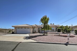Interior - 4 Mi to Lake Havasu Park: Modern Home w/ Pool! (Lake Havasu City)