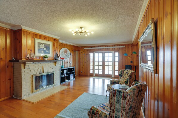 House (6 Bedrooms) | Interior