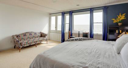 Spacious Lakefront House w/ Backyard Fire Pit