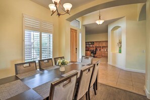 Dining - Goodyear Home: 6 Mi to Estrella Mountain Hiking! (Goodyear)