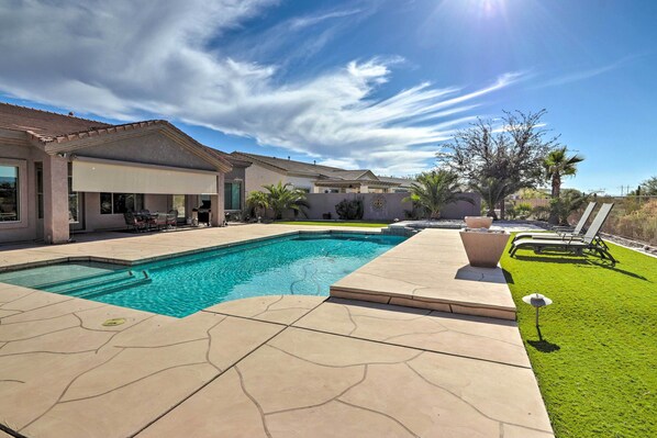 Outdoor pool - Goodyear Home: 6 Mi to Estrella Mountain Hiking! (Goodyear)