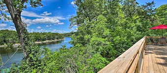 Our Lakeside Retreat w/ Deck on Lake Herrington!