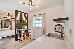 Iron/ironing board, bed sheets - Centrally Located LA Studio ~ 4 Mi to Beach! (Hawthorne)