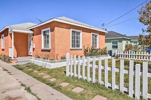 Exterior - Centrally Located LA Studio ~ 4 Mi to Beach! (Hawthorne)