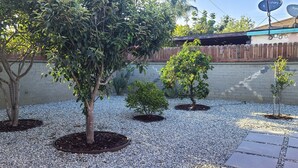 Property grounds - Centrally Located LA Studio ~ 4 Mi to Beach! (Hawthorne)