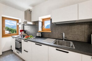 Familie appartement, 3 slaapkamers, magnetron (Appartamento Borgo Pastoedo) | Privékeuken