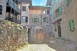 Familie appartement, 3 slaapkamers, magnetron (Appartamento Borgo Pastoedo near Lake) | Exterieur