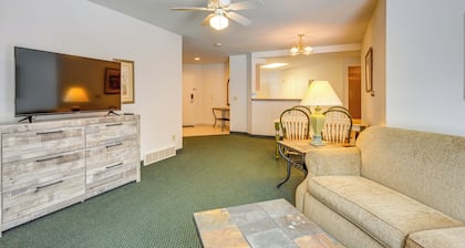 Pigeon Retreat w/ Community Pool & Hot Tub!