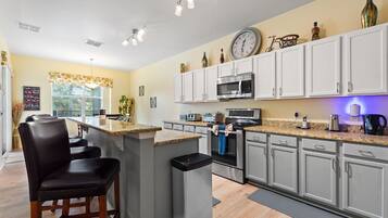 Villa, 5 Bedrooms | Private kitchen | Fridge, oven, coffee/tea maker, toaster