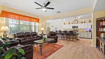 Villa, 5 Bedrooms | Living area