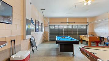 Villa, 5 Bedrooms | Games room