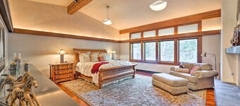 Spacious Luxury Retreat w/ Private Hot Tub & Pool!