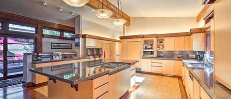 House (4 Bedrooms) | Interior