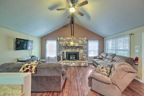 House (3 Bedrooms) | Interior - Peaceful 'little Doll House' Cabin w/ Grill! (Long Barn)